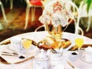 Le Vendome Cote Jardin Couette-café